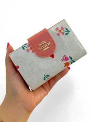 Coach Medium Corner Zip Wallet With Heart Petal Print
+ Brand Box , size 14*10