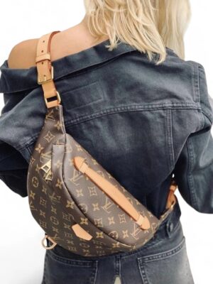 Louis Vuitton Monogram Bum Bag MM  + Dust cover, size 29*16