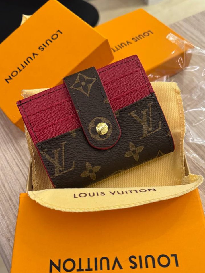 ⁦Louis Vuitton wallet card holder + Brand box  - size 10x8⁩ - الصورة ⁦6⁩