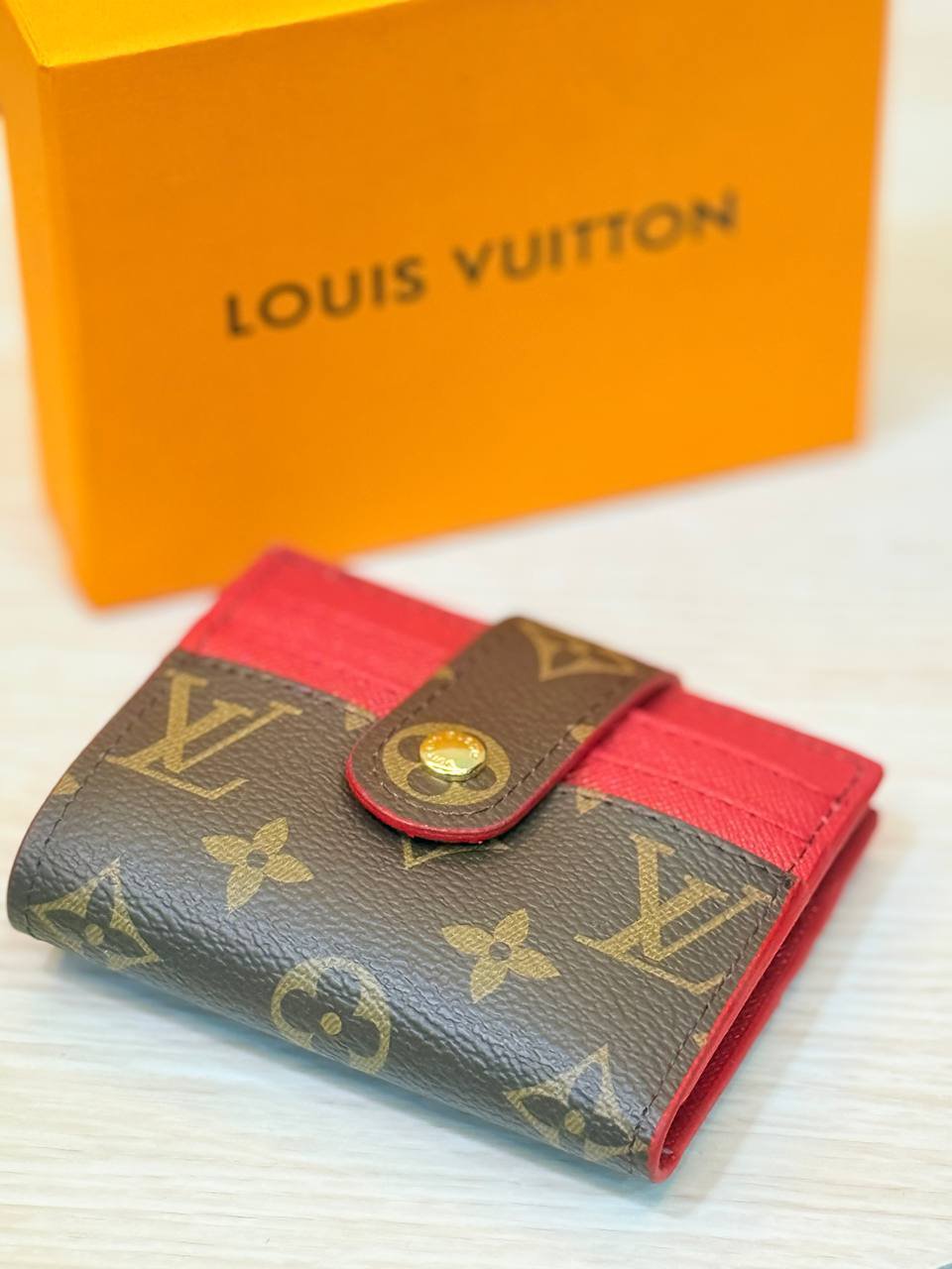 ⁦Louis Vuitton wallet card holder + Brand box  - size 10x8⁩ - الصورة ⁦8⁩