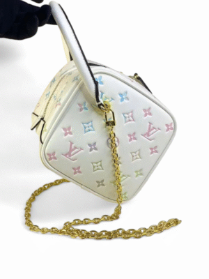 Louis Vuitton square bag , size 17x16