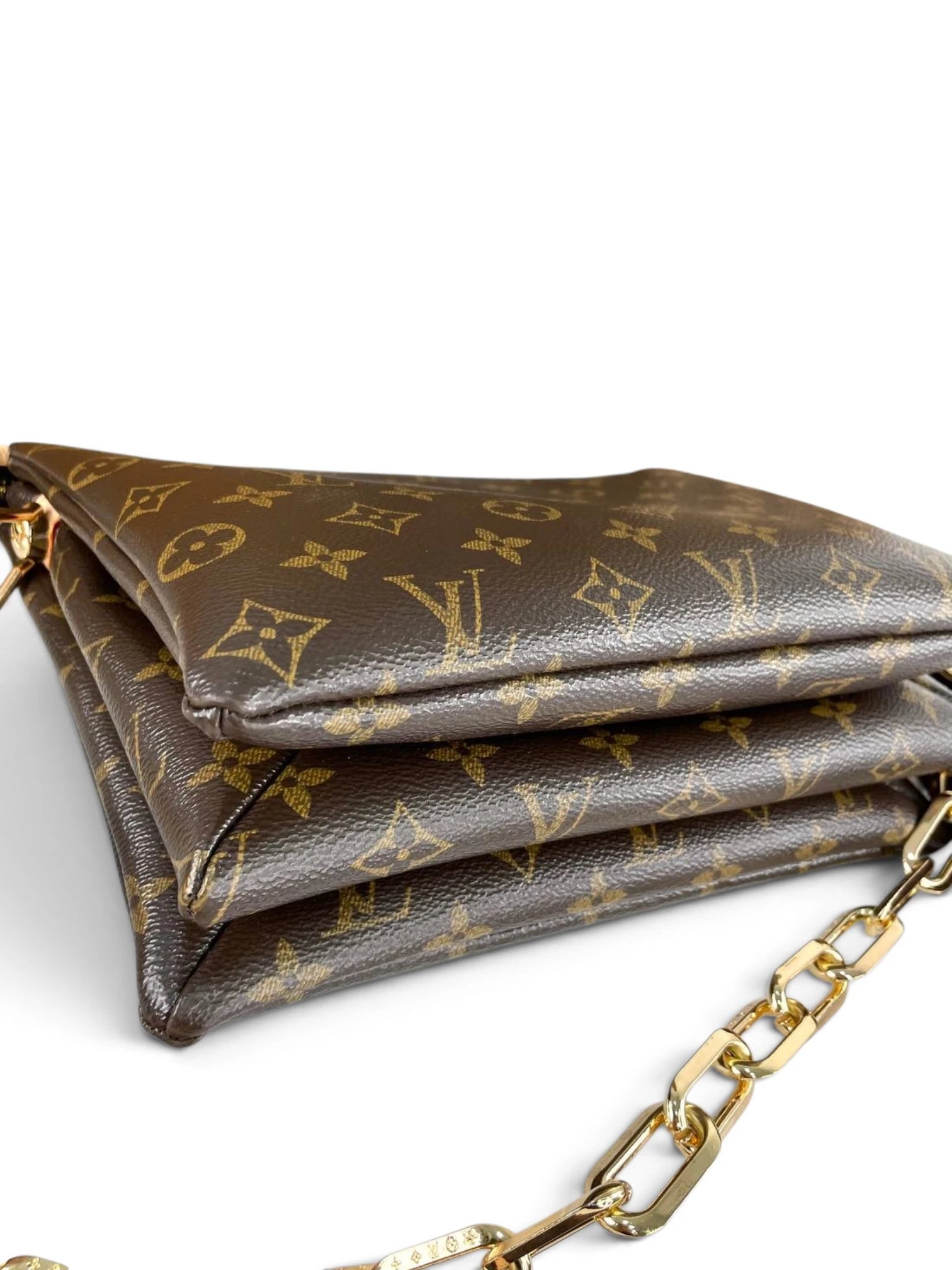 ⁦Louis Vuitton Coussin bag + Brand Box mgc ,  size 28*20⁩ - الصورة ⁦5⁩