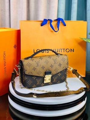 Louis Vuitton Pochette Metis East West  + Brand Box , size  21x14