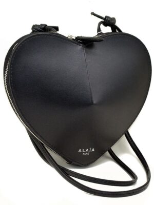 ALAIA Heart bag + Brand Box , size 22*19 .. ofr