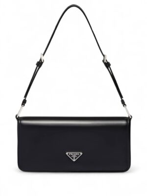 Prada Femme bag , size 26*12 .. ofr