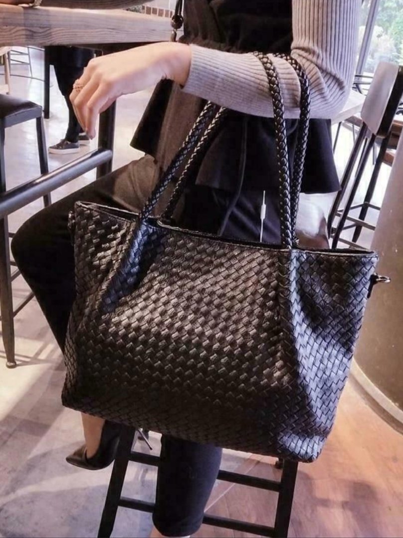 ⁦Vintage Bottega Veneta Intrecciato Nappa Tote   , size 45*28 bn⁩ - الصورة ⁦10⁩