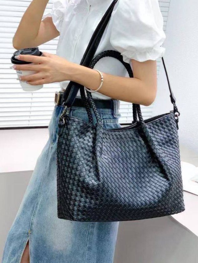 ⁦Vintage Bottega Veneta Intrecciato Nappa Tote   , size 45*28 bn⁩ - الصورة ⁦11⁩