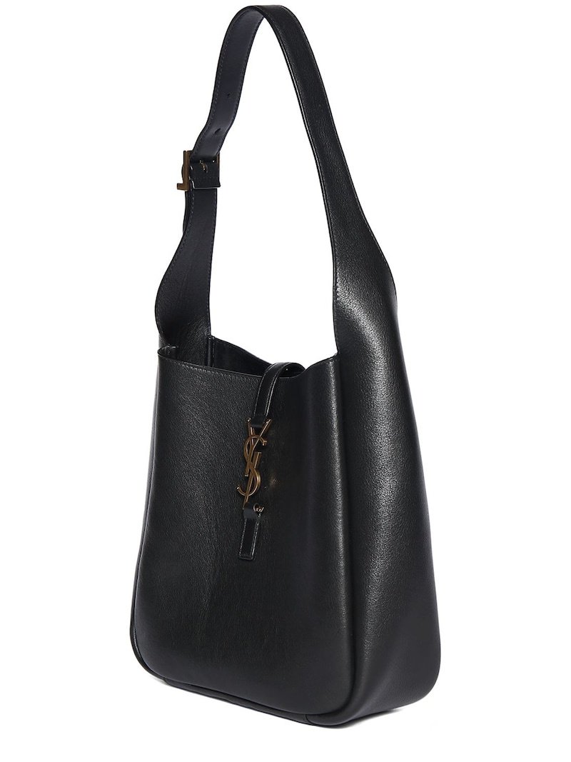 ⁦SAINT LAURENT LE5 A7 LEATHER HOBO BAG + Brand Box , size 22*22⁩ - الصورة ⁦3⁩