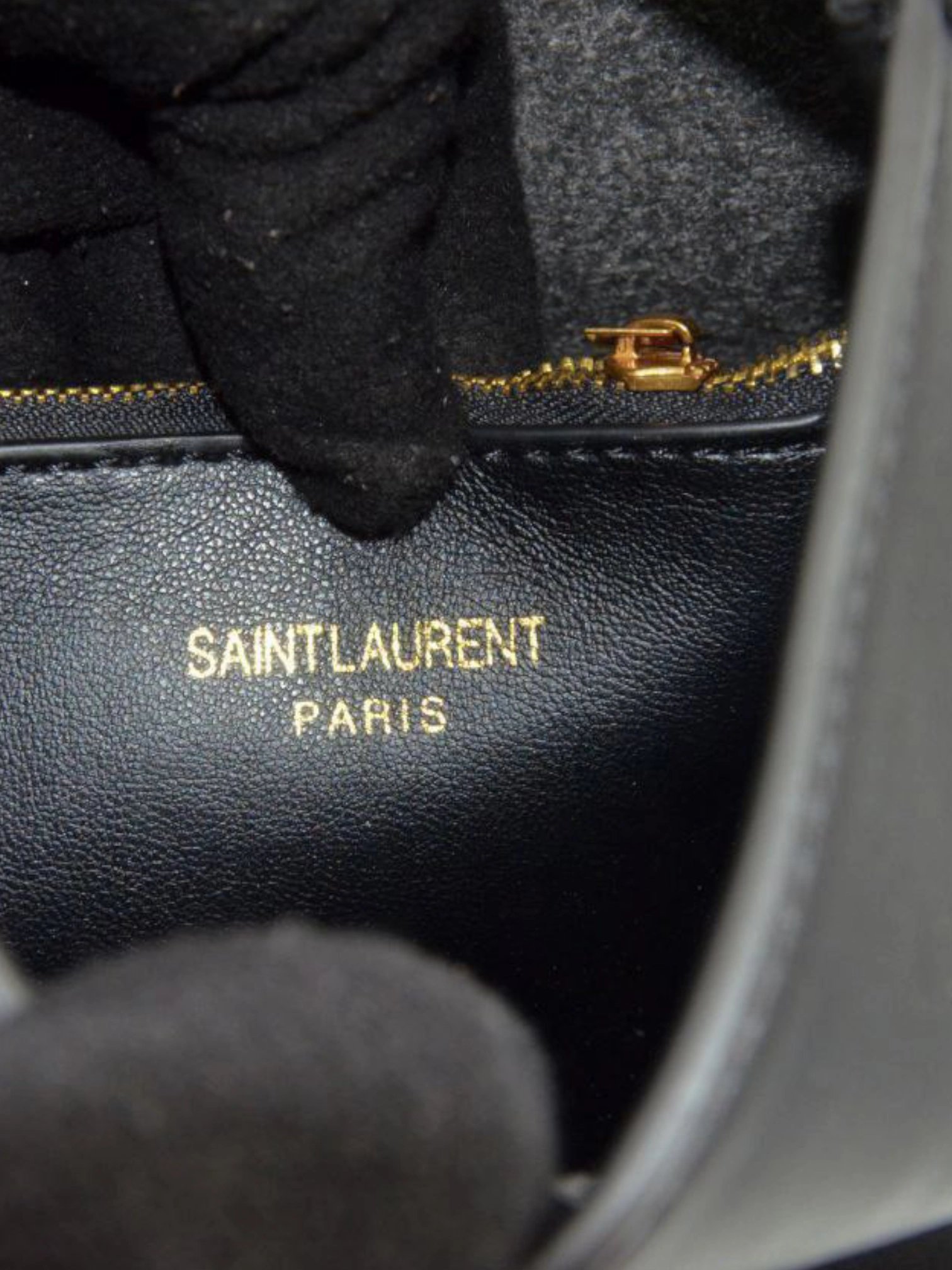⁦SAINT LAURENT LE5 A7 LEATHER HOBO BAG + Brand Box , size 22*22⁩ - الصورة ⁦5⁩