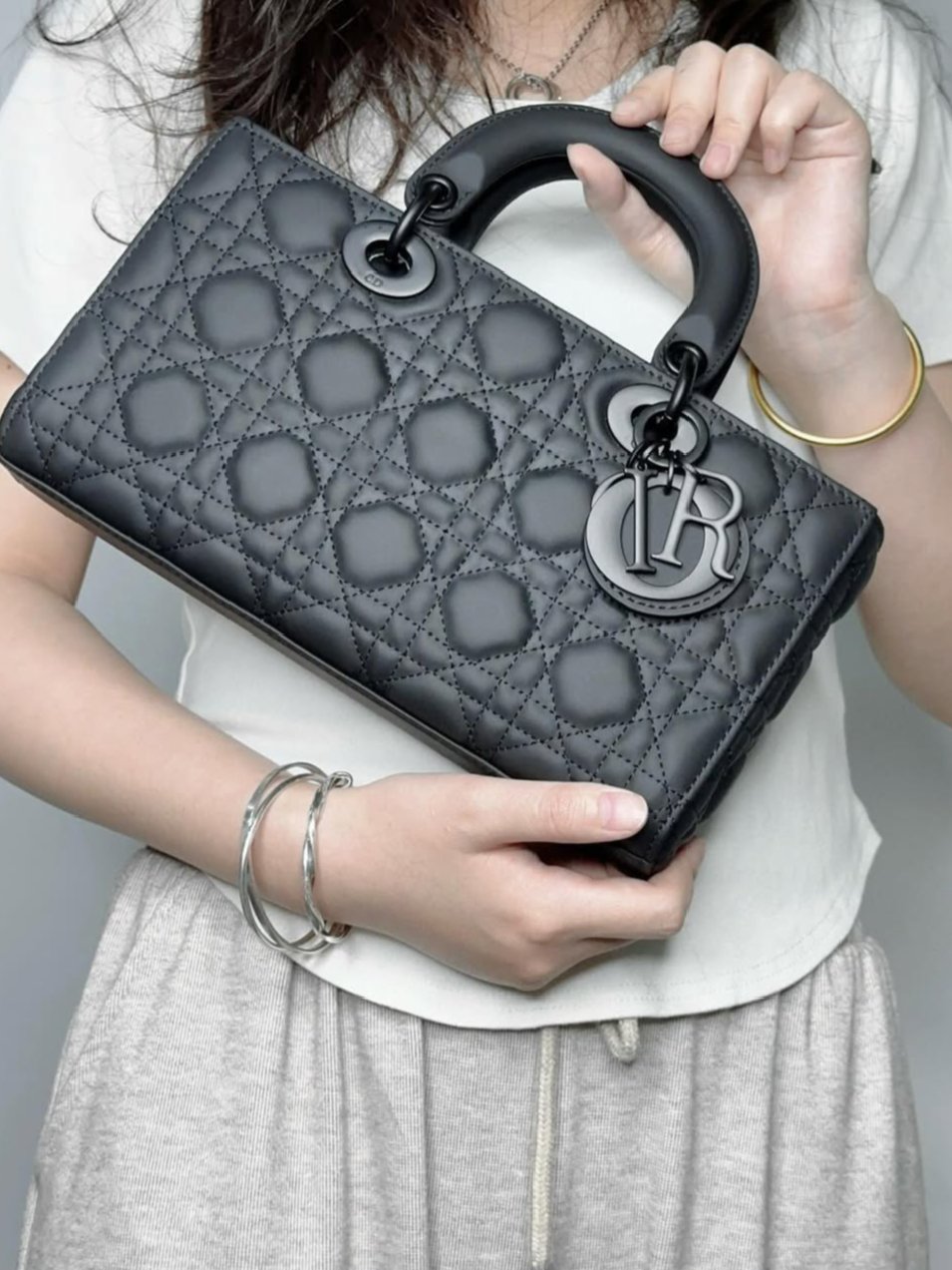 ⁦Christian Dior Medium Lady D Joy Bag Black Ultramatte  + Brand Box , size 27*15⁩ - الصورة ⁦1⁩