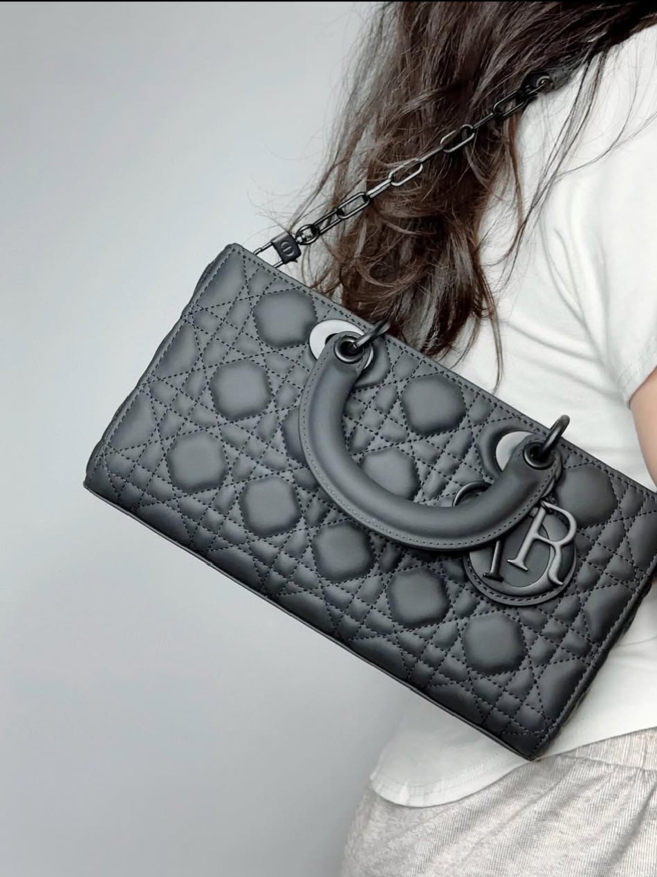 ⁦Christian Dior Medium Lady D Joy Bag Black Ultramatte  + Brand Box , size 27*15⁩ - الصورة ⁦3⁩