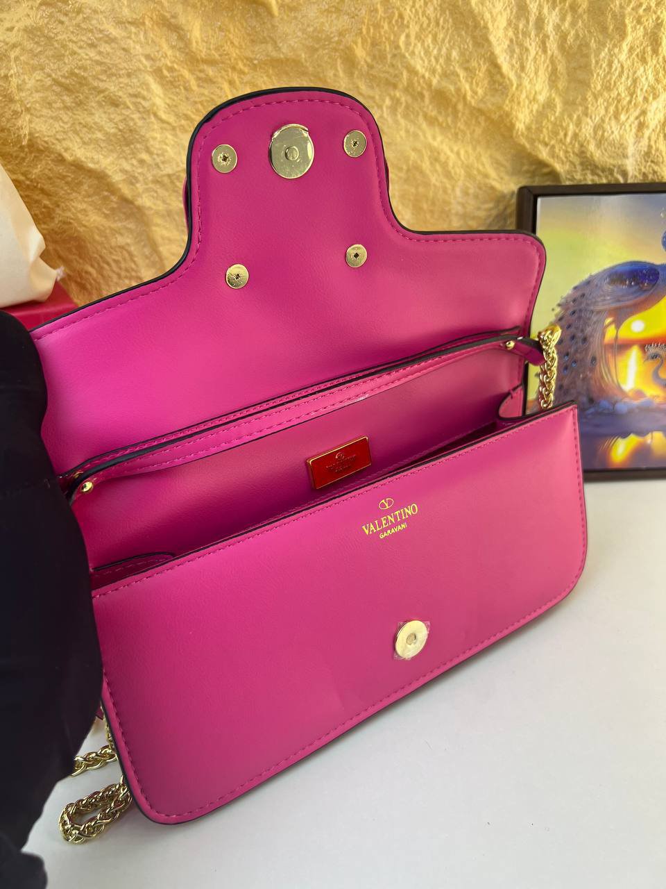 Valentino Garavani Loco Shoulder Bag + Brand Box , size 28*14 - الصورة 13