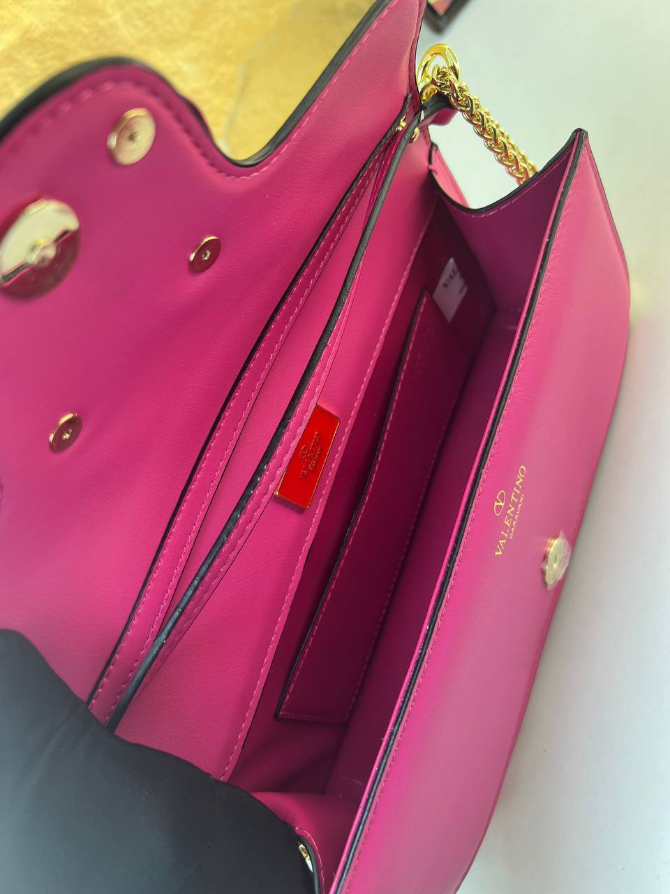 Valentino Garavani Loco Shoulder Bag + Brand Box , size 28*14 - الصورة 12