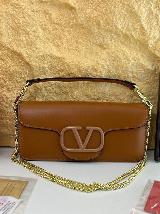 Valentino Garavani Loco Shoulder Bag + Brand Box , size 28*14 - الصورة 9