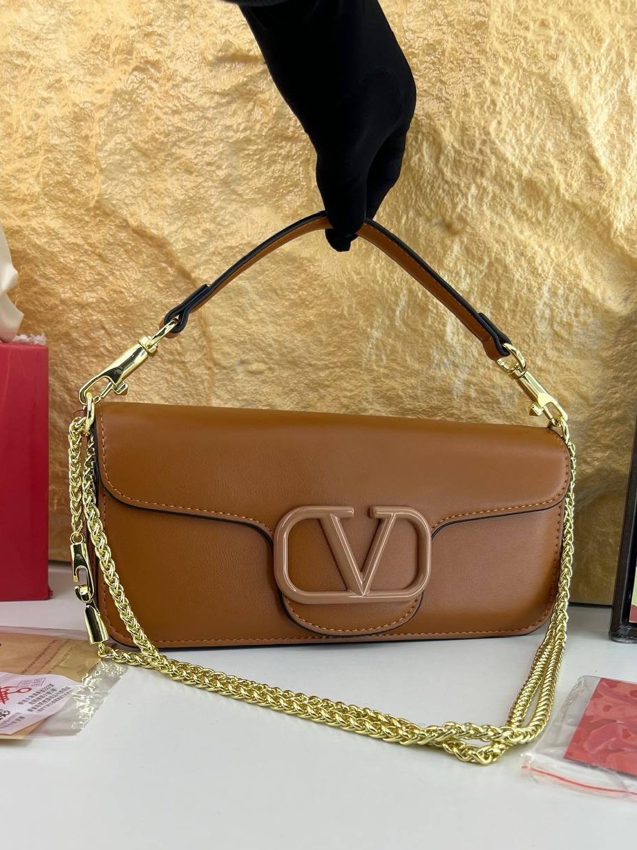 Valentino Garavani Loco Shoulder Bag + Brand Box , size 28*14 - الصورة 10