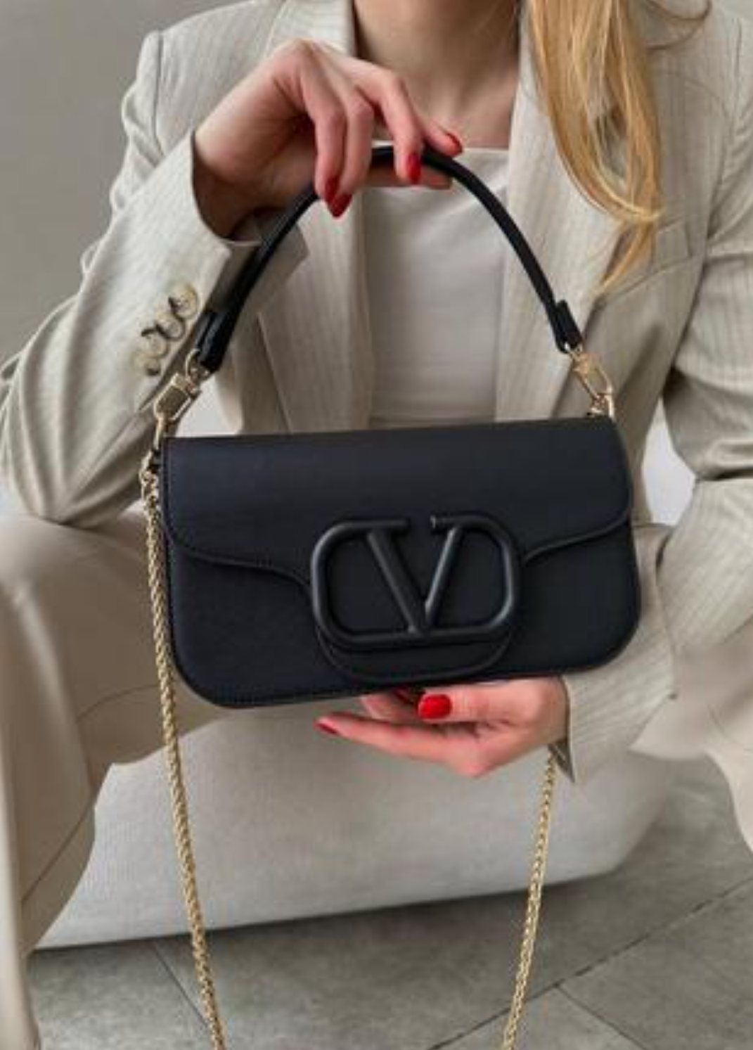 ⁦Valentino Garavani Loco Shoulder Bag + Brand Box , size 20*12⁩ - الصورة ⁦5⁩