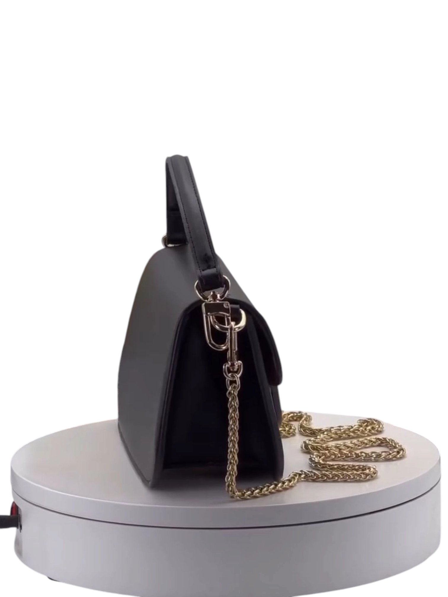 ⁦Valentino Garavani Loco Shoulder Bag + Brand Box , size 20*12⁩ - الصورة ⁦3⁩