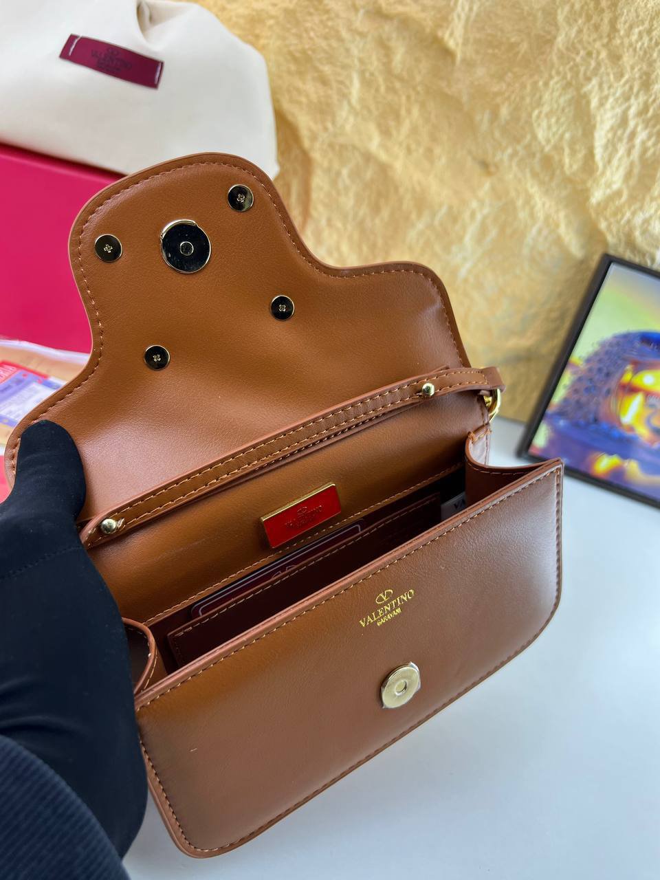 ⁦Valentino Garavani Loco Shoulder Bag + Brand Box , size 20*12⁩ - الصورة ⁦13⁩