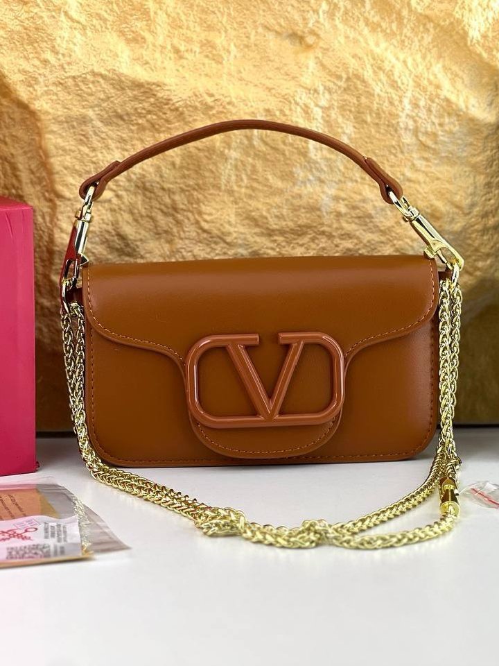 ⁦Valentino Garavani Loco Shoulder Bag + Brand Box , size 20*12⁩ - الصورة ⁦12⁩