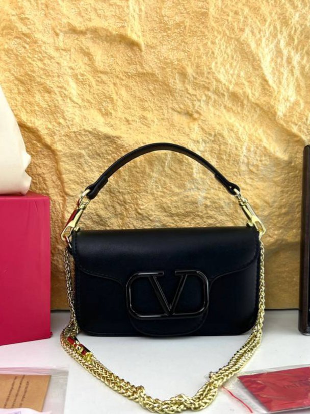 ⁦Valentino Garavani Loco Shoulder Bag + Brand Box , size 20*12⁩ - الصورة ⁦8⁩
