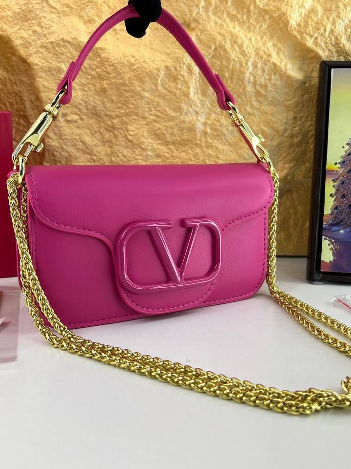 ⁦Valentino Garavani Loco Shoulder Bag + Brand Box , size 20*12⁩ - الصورة ⁦9⁩