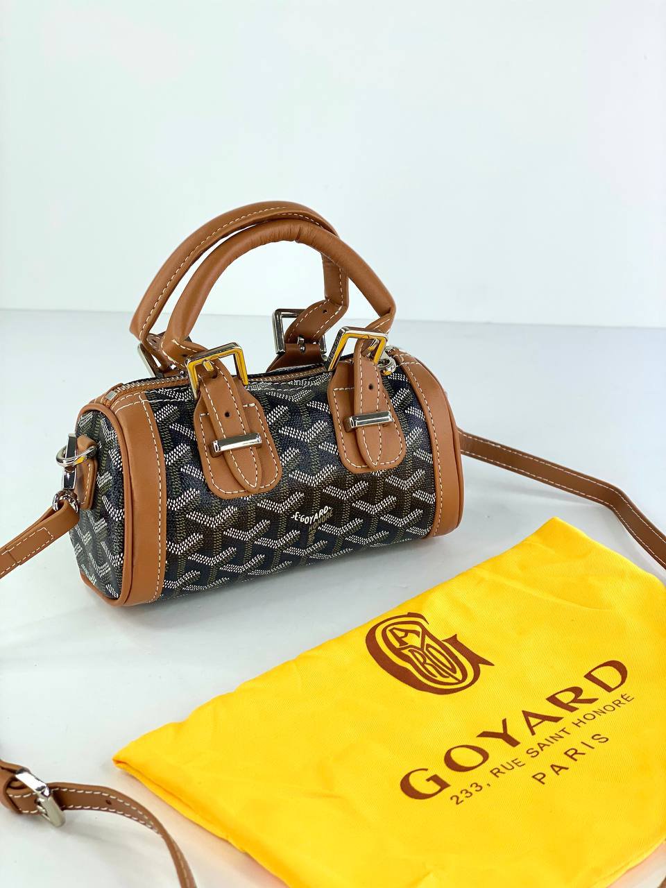 ⁦GoyardMini Goyardine Croisiere Bag + Dust Cover , size 19*10⁩ - الصورة ⁦4⁩