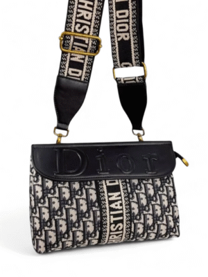 Christian Dior Sling bag + Brand Box , size 25*16