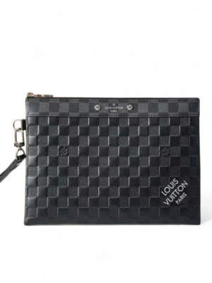 Louis Vuitton Clutch + Brand Box , size 29*22