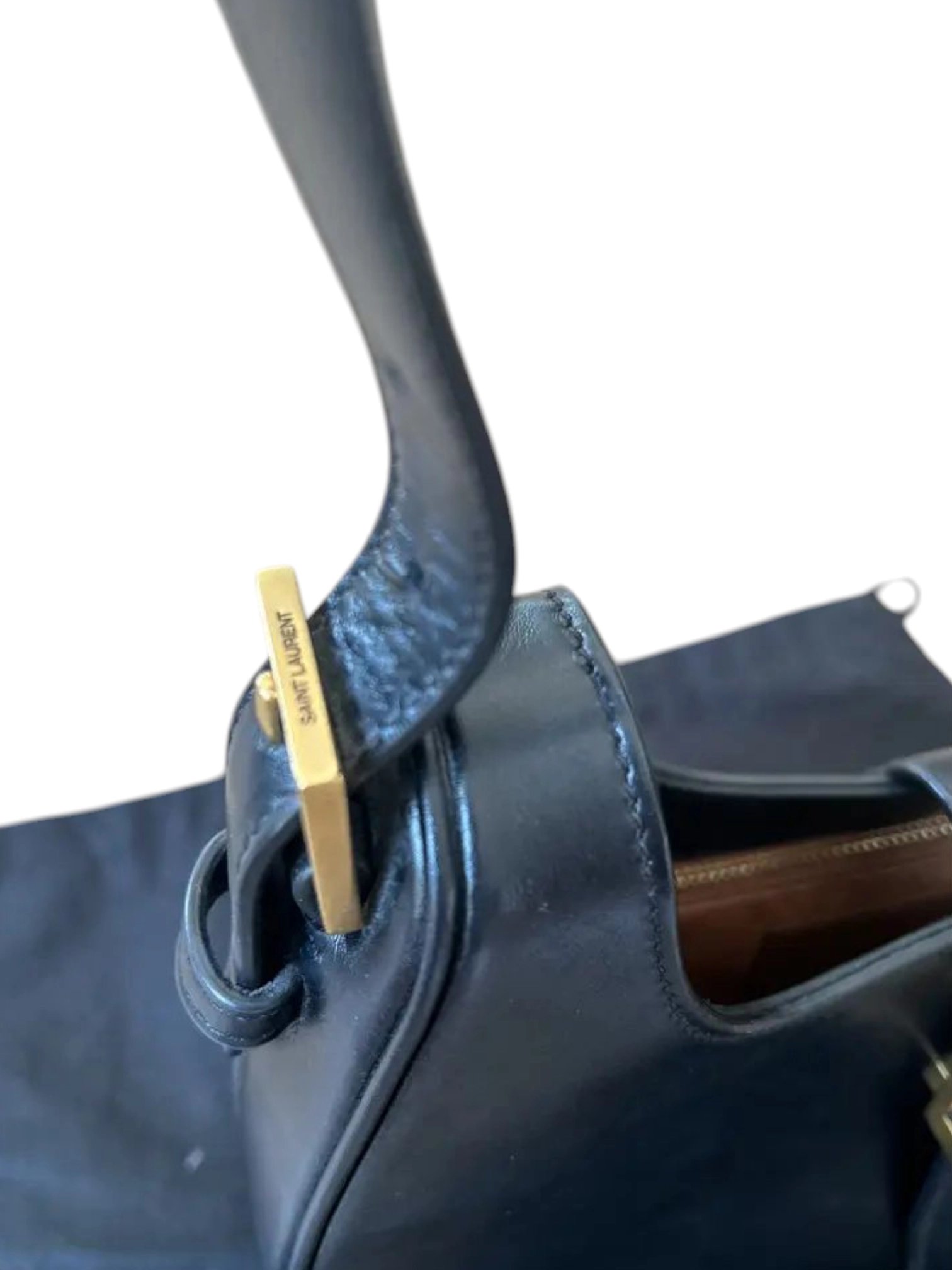 ⁦SAINT LAURENT Le Fermoir Hobo + Brand Box , size 23*19 .. BFR⁩ - الصورة ⁦8⁩