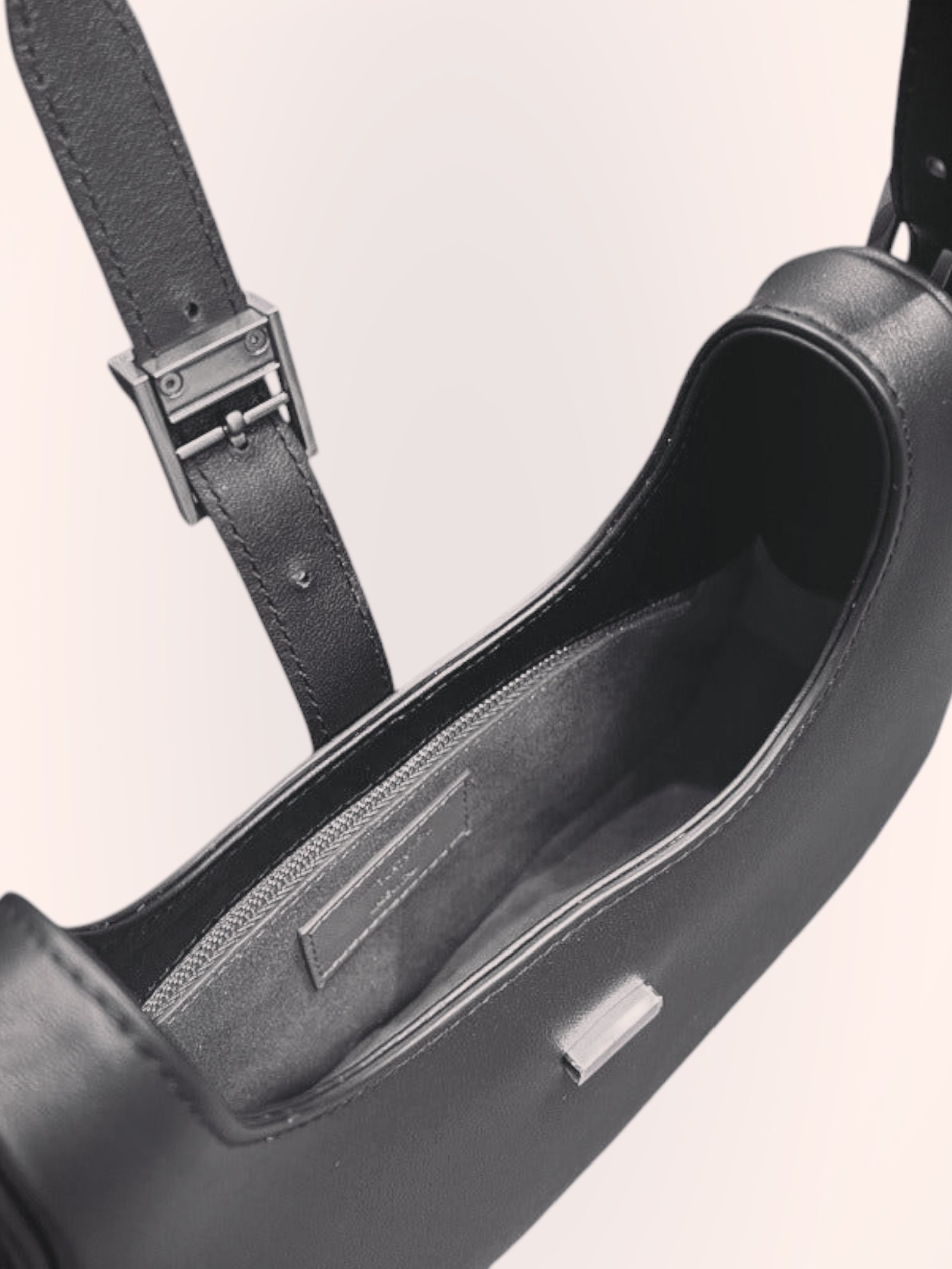 ⁦SAINT LAURENT Le Fermoir Hobo + Brand Box , size 23*19 .. BFR⁩ - الصورة ⁦7⁩