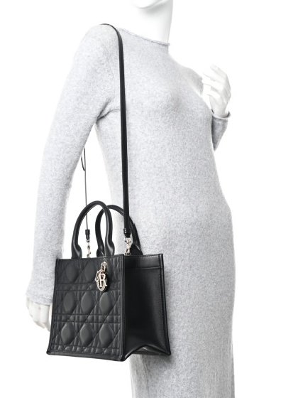 ⁦Small Dior Macro Cannage Small Book Tote  + Brand Box , size 26*21 .. BFR⁩ - الصورة ⁦3⁩