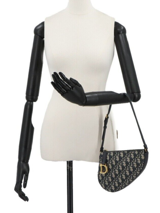 ⁦Christian Dior Oblique Saddle Rodeo Pouch + Brand Box , size 25*15 .. BFR⁩ - الصورة ⁦6⁩