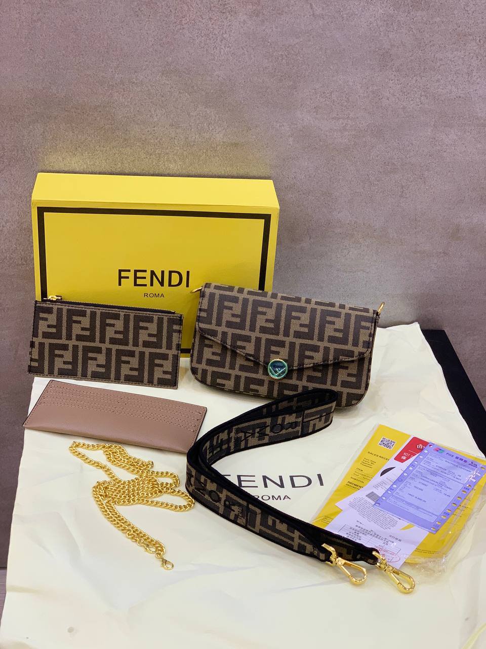 ⁦FENDI Wallet On Chain With Pouches in Zucca FF

 + Brand Box , size 23*13 .. BFR⁩ - الصورة ⁦9⁩