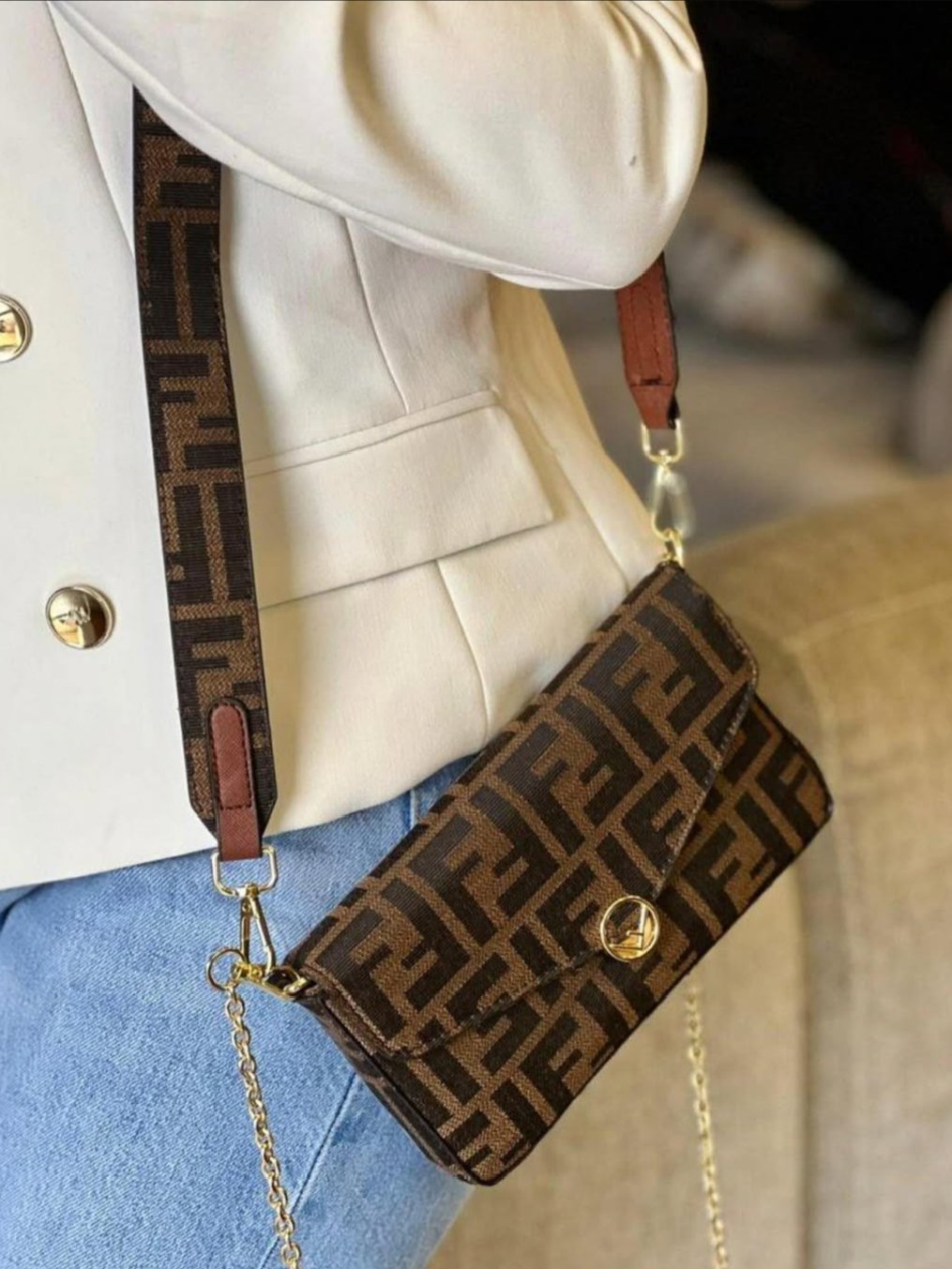 ⁦FENDI Wallet On Chain With Pouches in Zucca FF

 + Brand Box , size 23*13 .. BFR⁩ - الصورة ⁦8⁩
