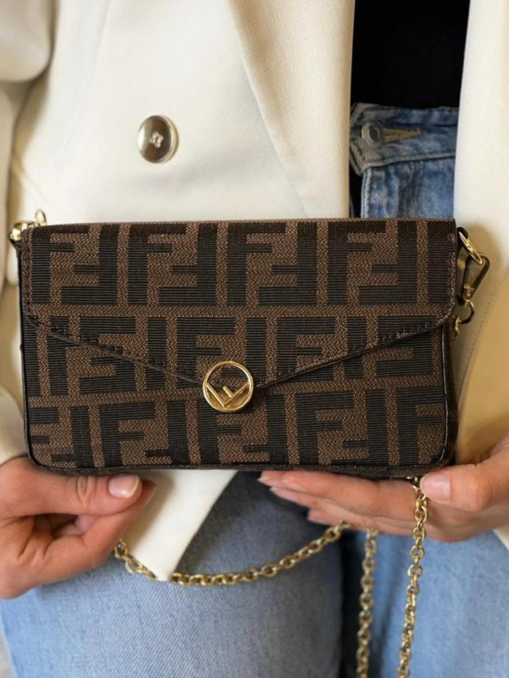 ⁦FENDI Wallet On Chain With Pouches in Zucca FF

 + Brand Box , size 23*13 .. BFR⁩ - الصورة ⁦6⁩
