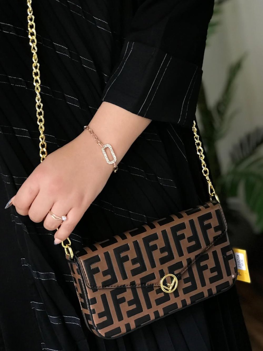 ⁦FENDI Wallet On Chain With Pouches in Zucca FF Leather 

 + Brand Box , size 23*13 .. BFR⁩ - الصورة ⁦10⁩