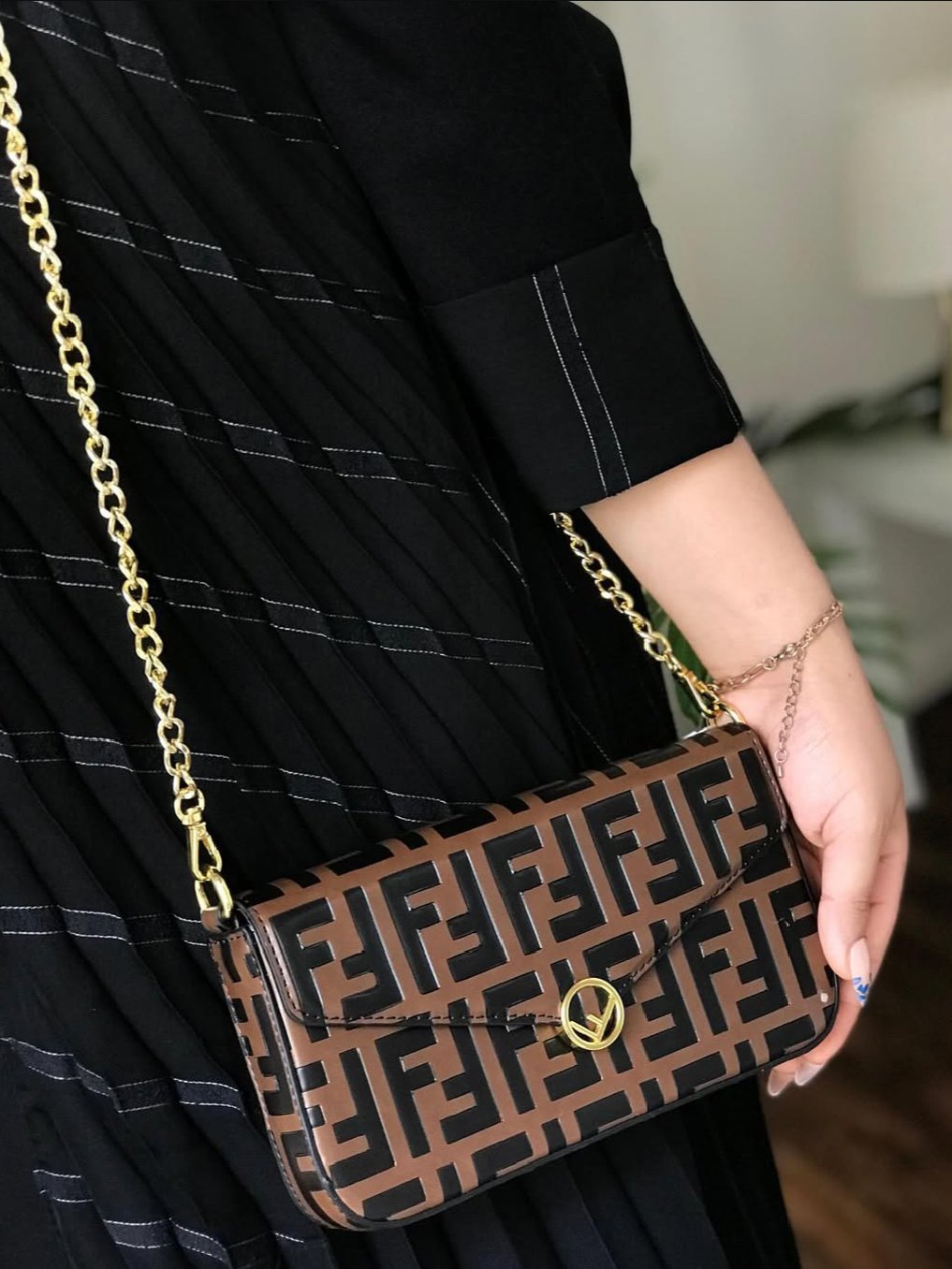 ⁦FENDI Wallet On Chain With Pouches in Zucca FF Leather 

 + Brand Box , size 23*13 .. BFR⁩ - الصورة ⁦11⁩