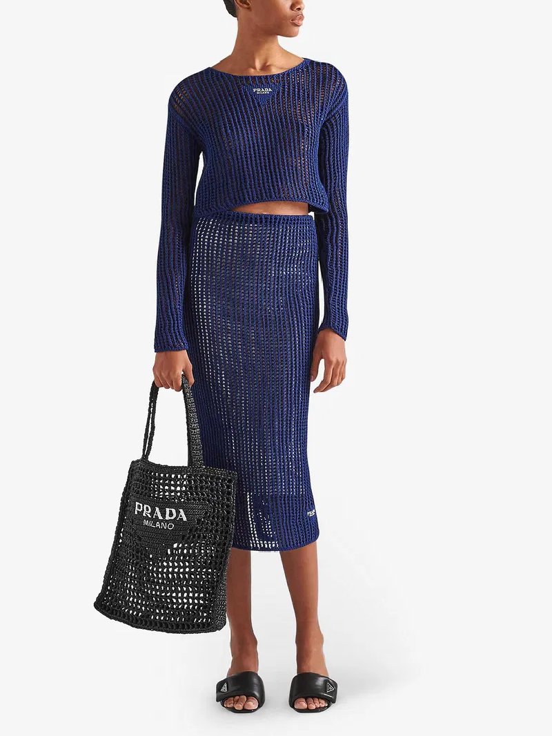 ⁦Prada 
Yarn Raffia Effect Crochet Logo Embroidered Beach Tote Bag , size 35*31⁩ - الصورة ⁦5⁩
