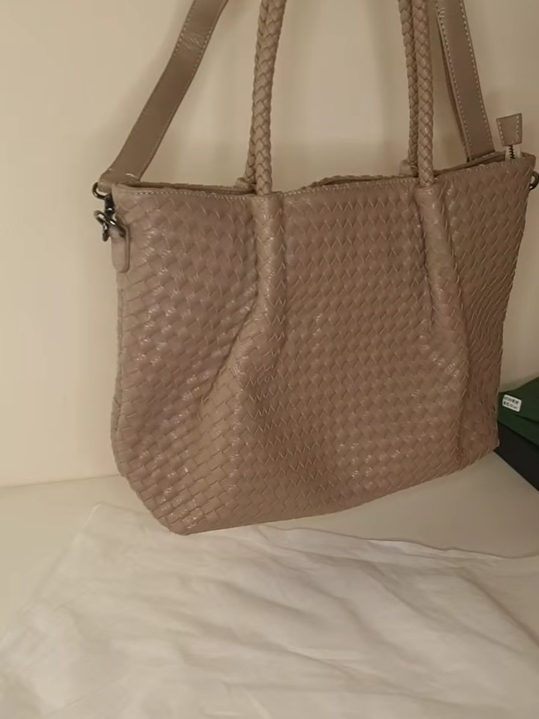 ⁦Vintage Bottega Veneta Intrecciato Nappa Tote   , size 45*28 bn⁩ - الصورة ⁦13⁩
