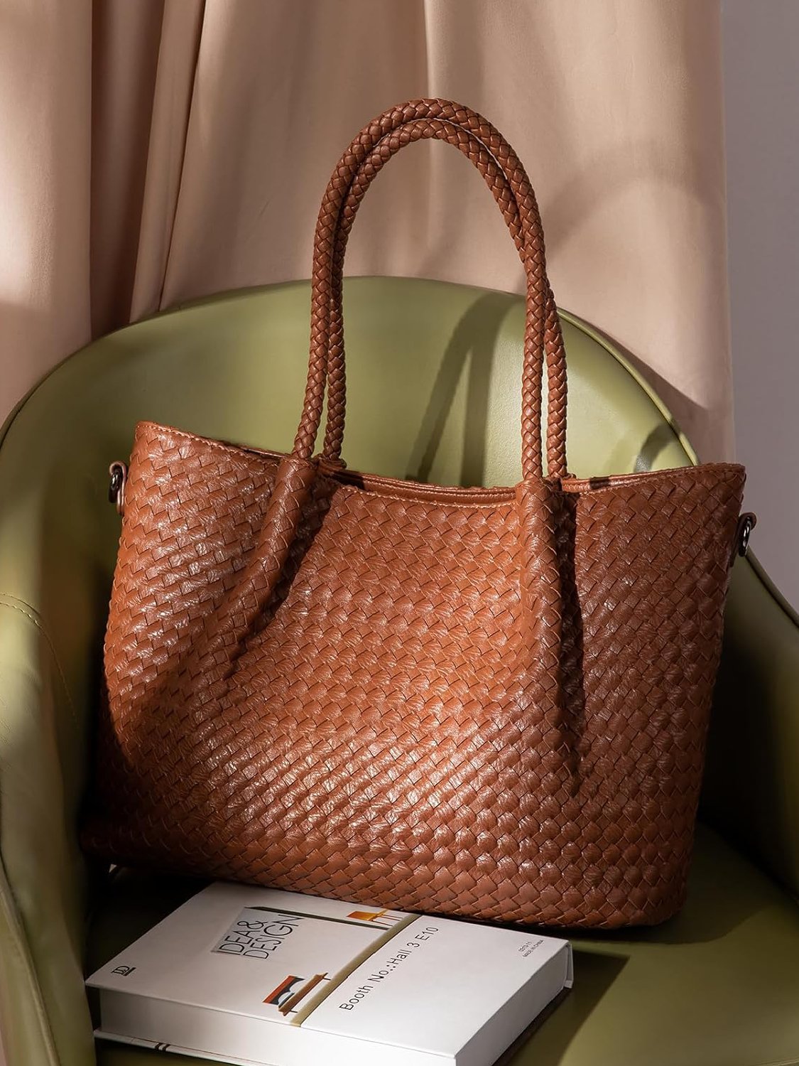 ⁦Vintage Bottega Veneta Intrecciato Nappa Tote   , size 45*28 bn⁩ - الصورة ⁦7⁩