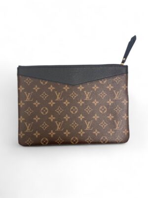 Louis Vuitton  Monogram Daily Pouch clutch + Brand Box , size 29*20