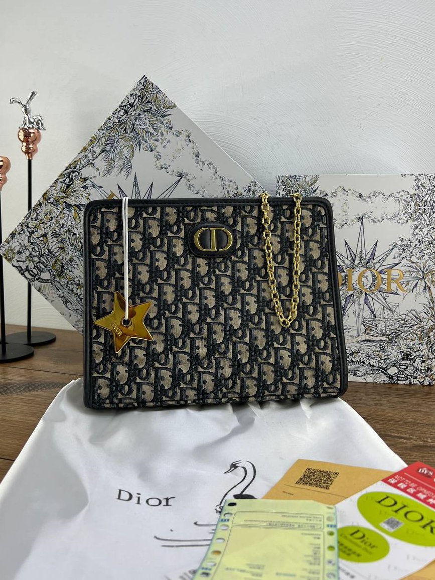 ⁦Christian Dior clutch 30 Montaigne Dea Pouch + Brand Box , size 26*20⁩ - الصورة ⁦5⁩