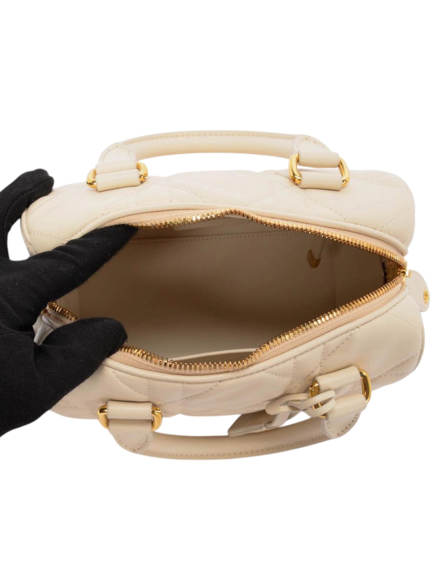 ⁦Christian Dior 
Calfskin Macrocannage Groove 25 Bag Dusty Ivory + Brand Box , size 26*19⁩ - الصورة ⁦6⁩