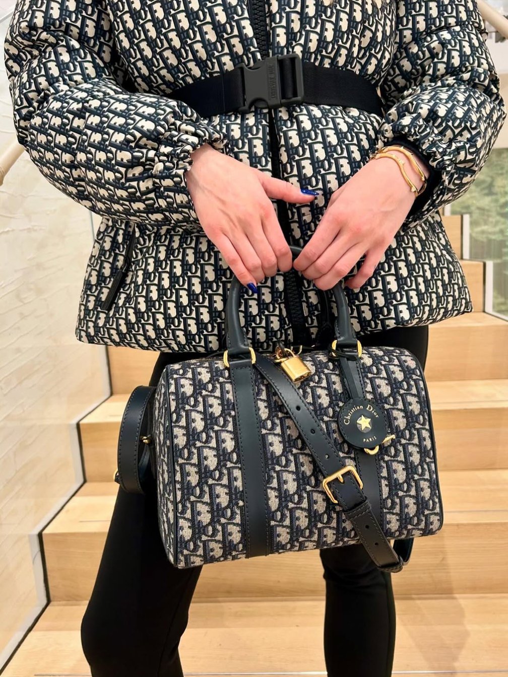 ⁦Christian Dior Groove 25 Bag Oblique + Brand Box , size 26*19⁩ - الصورة ⁦5⁩