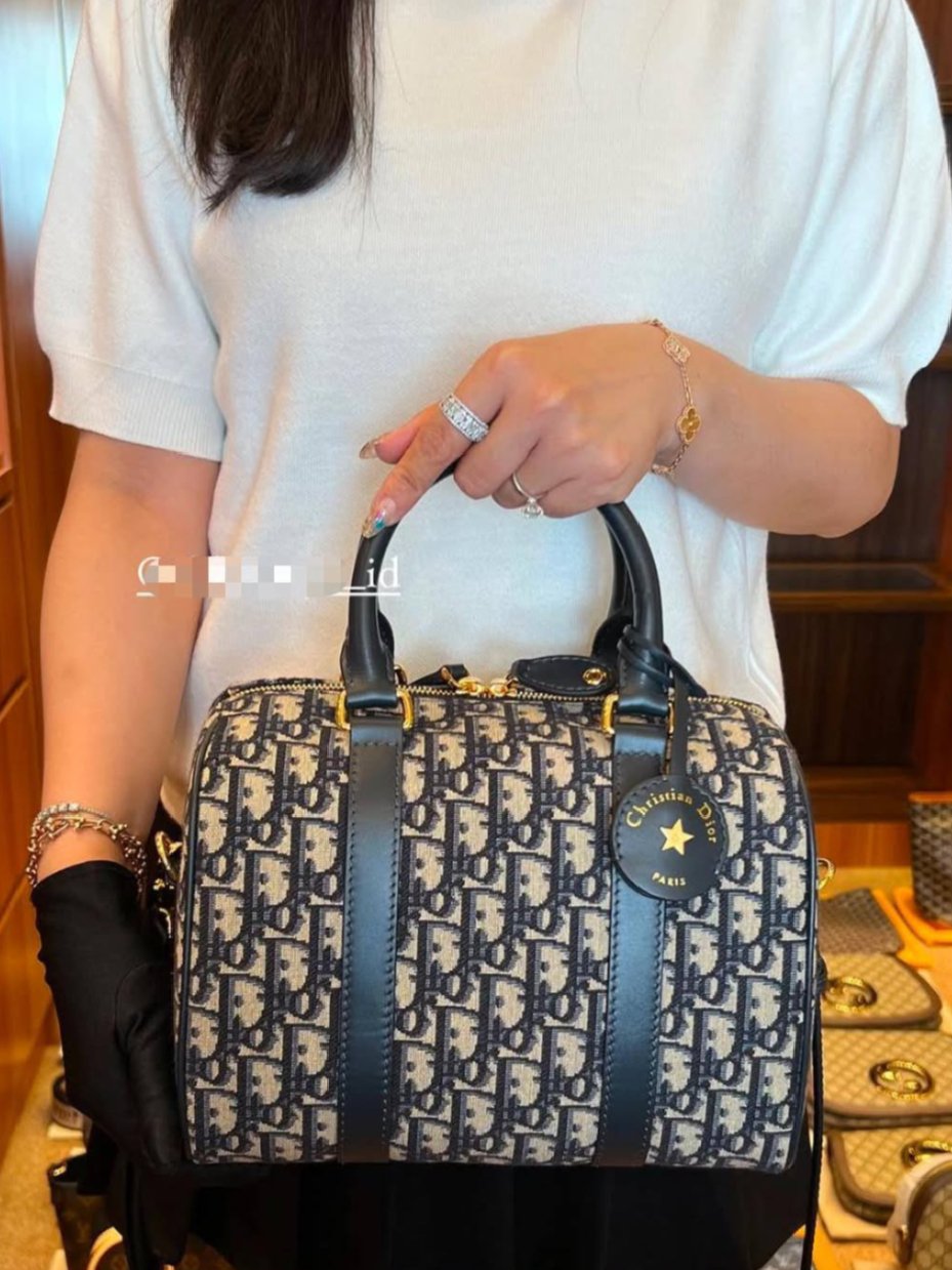 ⁦Christian Dior Groove 25 Bag Oblique + Brand Box , size 26*19⁩ - الصورة ⁦7⁩