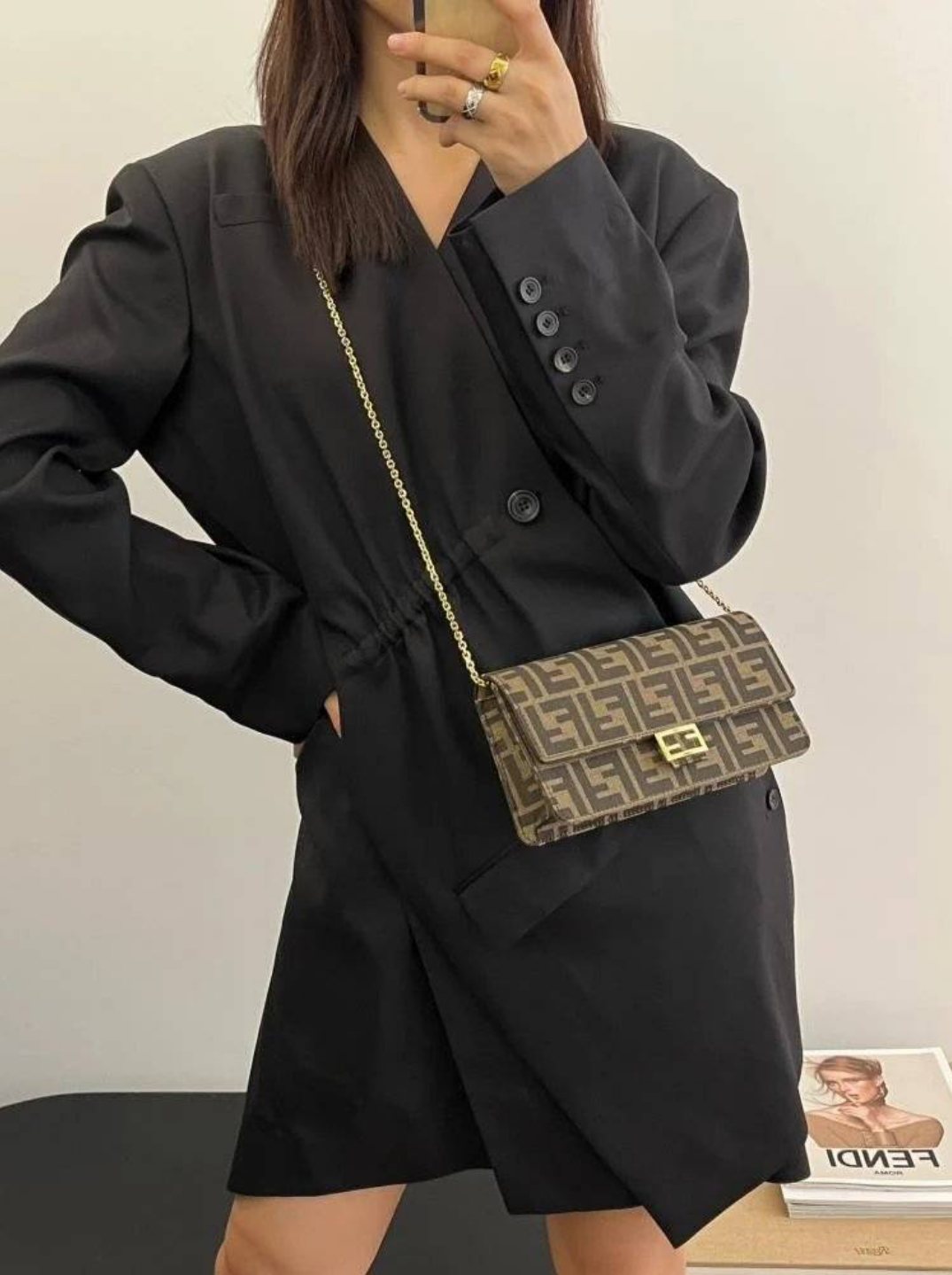 ⁦Fendi baguette Fabric Jacquard FF  Wallet On Chain + Brand Box , size 21x12⁩ - الصورة ⁦6⁩
