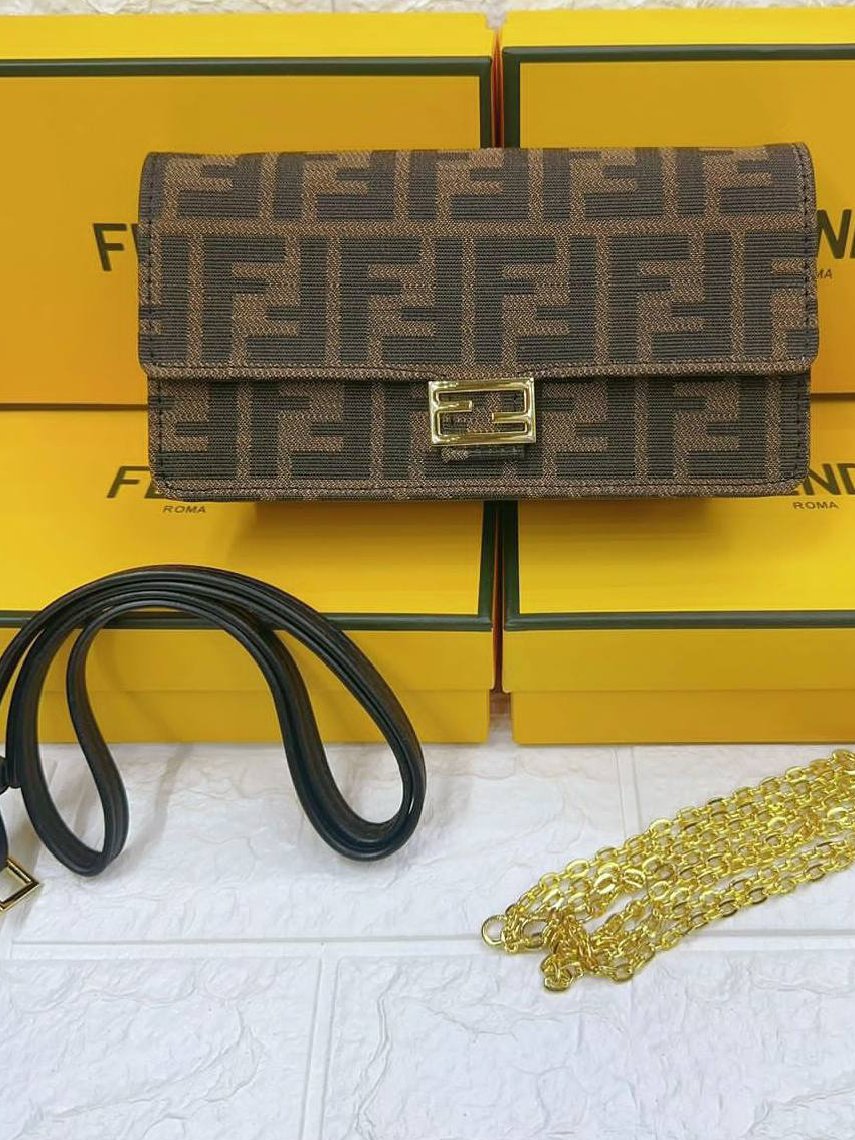 ⁦Fendi baguette Fabric Jacquard FF  Wallet On Chain + Brand Box , size 21x12⁩ - الصورة ⁦4⁩