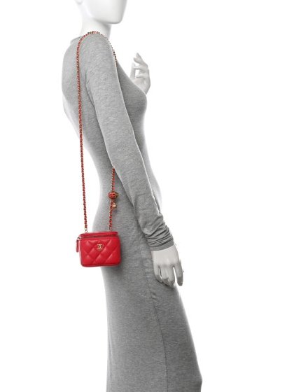 ⁦Chanel  Quilted Pearl Crush Mini Vanity Case With Chain Red + Brand Box , size 10*10⁩ - الصورة ⁦7⁩