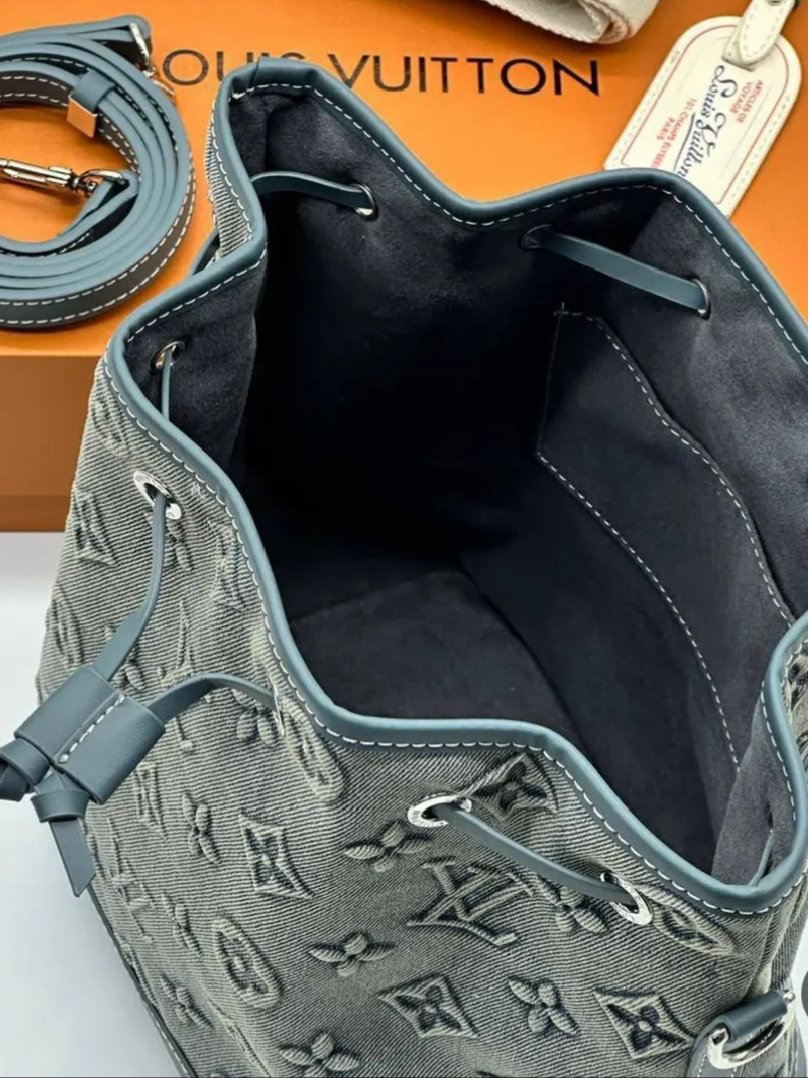 ⁦Louis Vuitton monogram denim bucket + Brand Box , size 25*23⁩ - الصورة ⁦10⁩