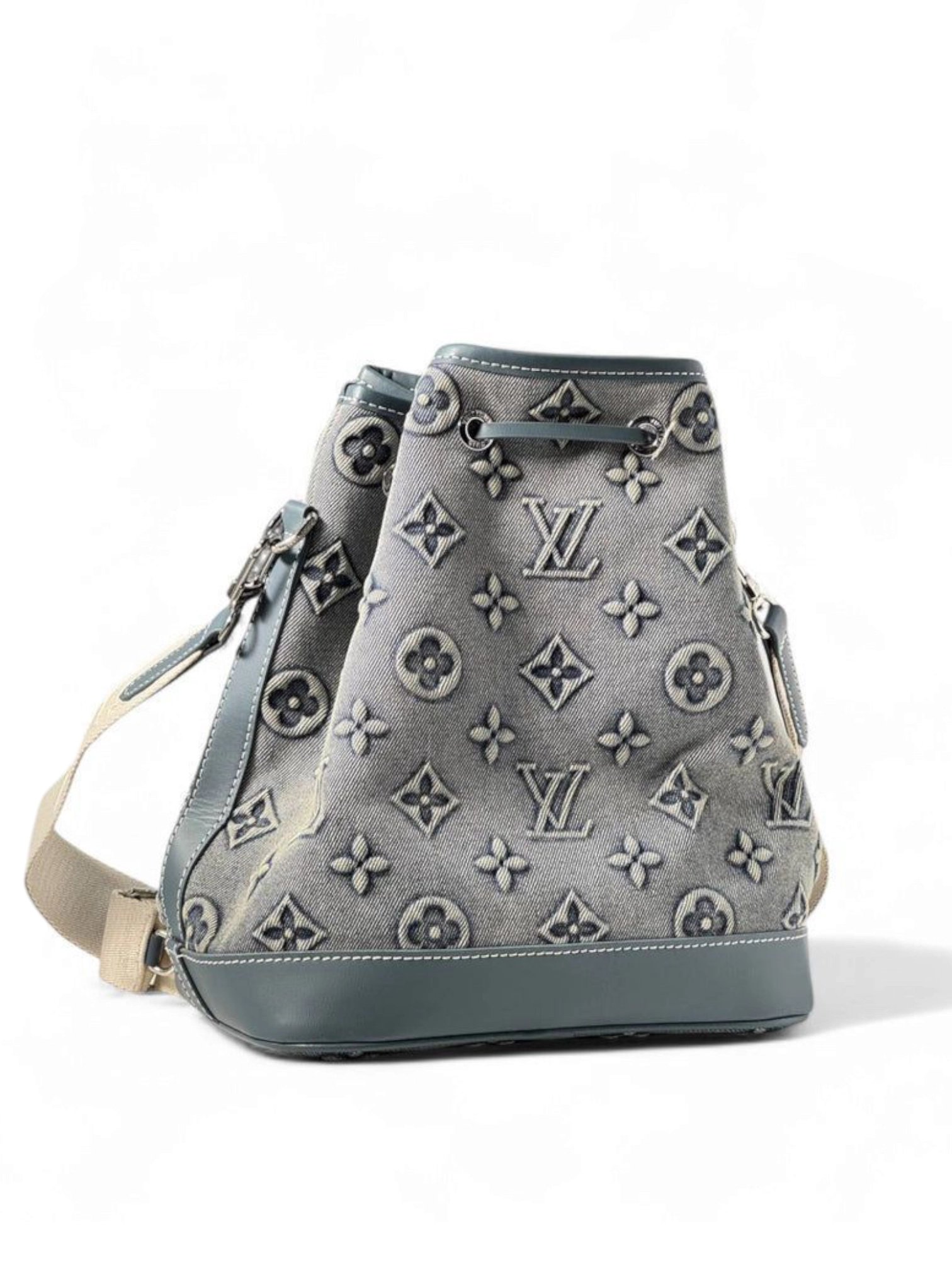⁦Louis Vuitton monogram denim bucket + Brand Box , size 25*23⁩ - الصورة ⁦2⁩